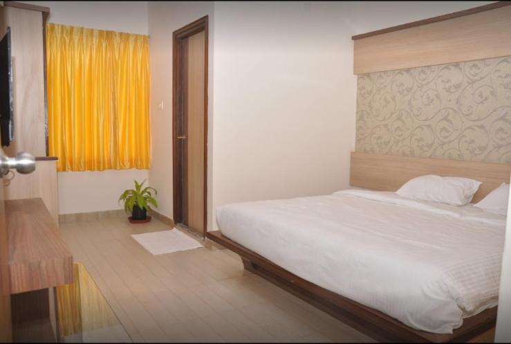 Hotel Sakthi Residency Хосур Экстерьер фото